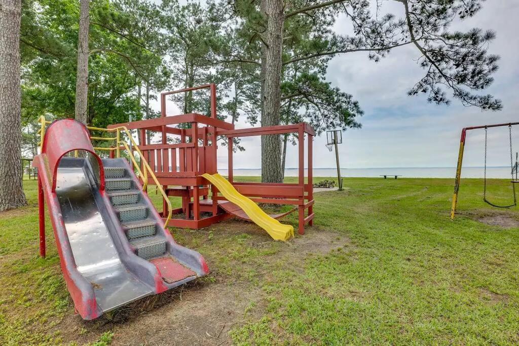 Vacation Home Lake Livingston! Onalaska Eksteriør billede