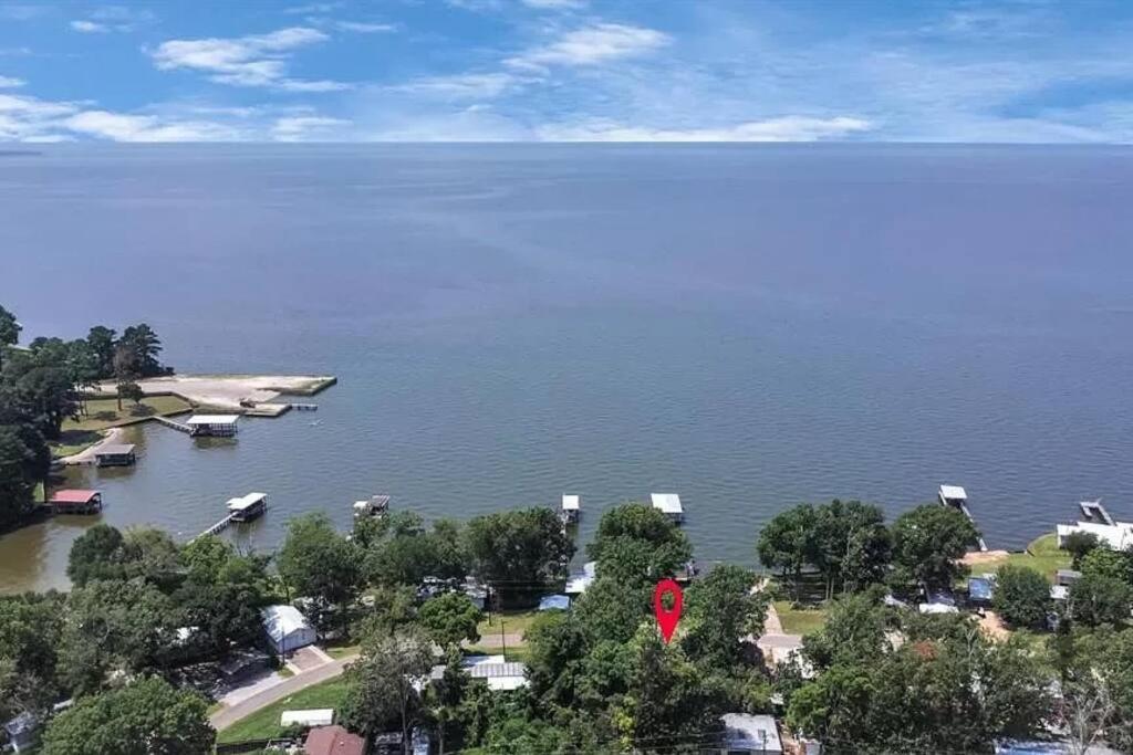 Vacation Home Lake Livingston! Onalaska Eksteriør billede